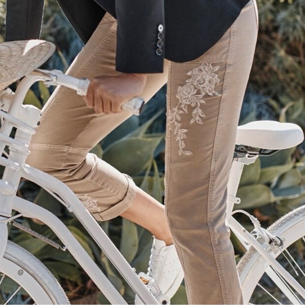 White House Black Market Pret-a-Pedi Tan Cargo Pants